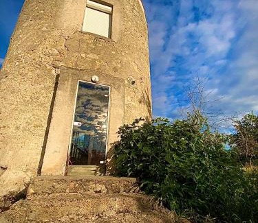 Saint-Pourcain-sur-Sioule House | L'insolite et médièvale Tour Yselda