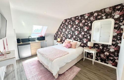 Queven Apartment | L’instant rose - Cocon fleuri avec jacuzzi