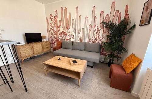 Montoir-de-Bretagne Apartment | L'Oasis - T2 Ambiance cactus et confort moderne
