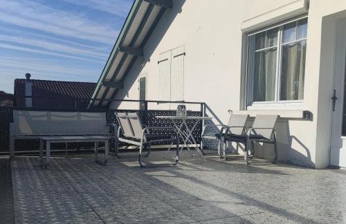 Tarnos House | "L'Océan pour Voisin", gîte 5 à 6 personnes, 3 étoiles 3 épis dans maison avec terrasse de 34m carrés Plage du Métro à 1500 m agréé ANCV
