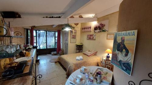 La Rochegiron Bed & Breakfast | L'olivier sur la place