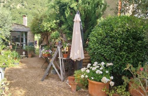 La Rochegiron Bed & Breakfast | L'olivier sur la place