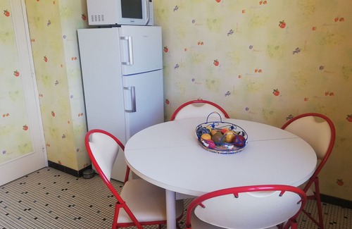 Beuzeville House | L'Opaline, Pretty house with garden 6 pers, 10km Honfleur, linen & internet included