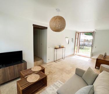Molosmes House | L'Orée des Vignes - Maison Cosy avec Jardin Clos