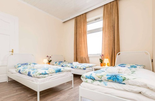 Leverkusen Apartment | L03 friendly holiday apartment in Leverkusen Manfort with washing machine and free W-LAN