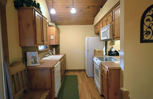 Branson West Cabin | L048, 2-Br Luxury Cabin, Overlooking Roark Valley