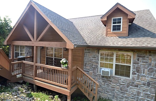 Branson West Cabin | L048, 2-Br Luxury Cabin, Overlooking Roark Valley