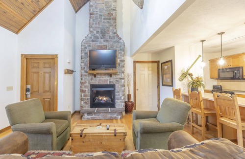 Reeds Spring Cabin | L119, 4 Br Lakefront Cabin, Sept. Savings Stay 3+ Nts Save 15% SEE DESC BELOW