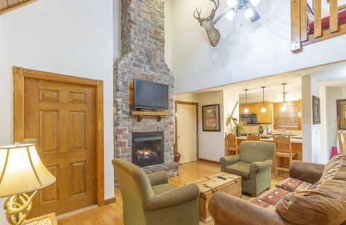 Reeds Spring Cabin | L119, 4 Br Lakefront Cabin, Sept. Savings Stay 3+ Nts Save 15% SEE DESC BELOW