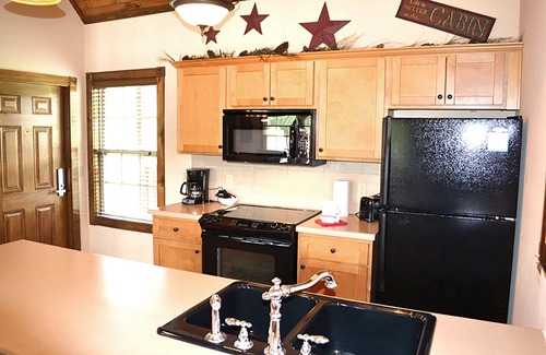 Reeds Spring Cabin | L131A, 1 Br Loft Lakeview Cabin, Near Pavilion and Lake