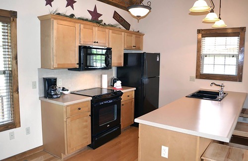 Reeds Spring Cabin | L131A, 1 Br Loft Lakeview Cabin, Near Pavilion and Lake