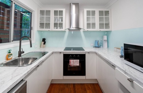 Lota House | L143Up 3BR/2BA House w Parking Close to Eastwood Beach