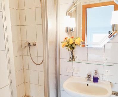Lichtenhain Apartment | L4 - Urlaubsmagie - Kleine Wohnung am Wanderweg