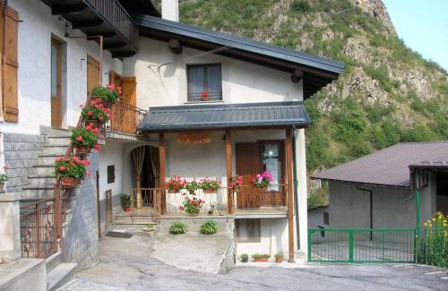Pietraporzio House | La Barmo Affittacamere