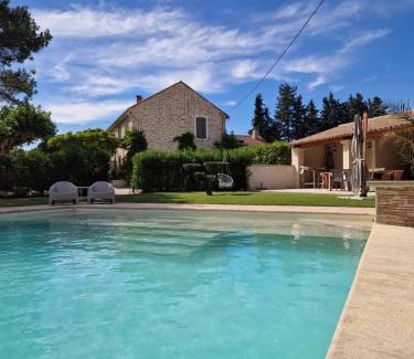 Saumane-de-Vaucluse Bed & Breakfast | La Bastide des Arts