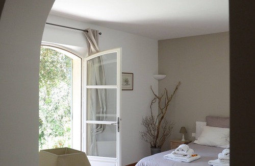 Saint-Marc-Jaumegarde Bed & Breakfast | La Bastide De L'aube Chambre d hôtes