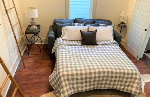 Faubourg Delassize House | La Belle Luxe 3qnbed, walk to street car!