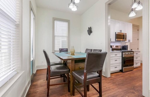 Faubourg Delassize House | La Belle Luxe 3qnbed, walk to street car!