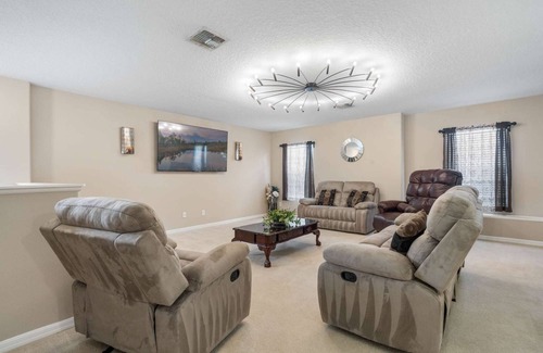 Vista East House | La Belle Onyx Retreat Home