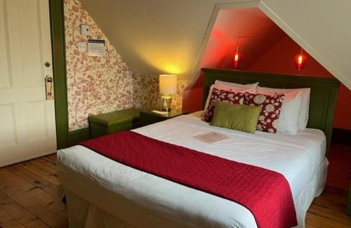 Magog Hotel | La Belle Victorienne
