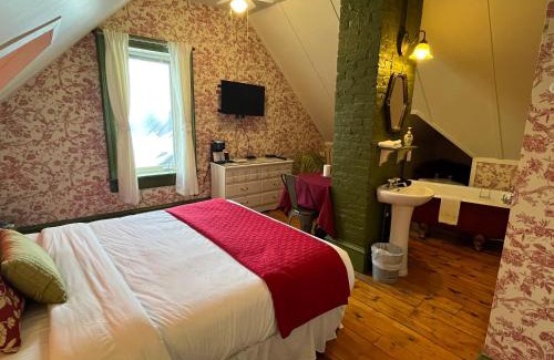 Magog Hotel | La Belle Victorienne