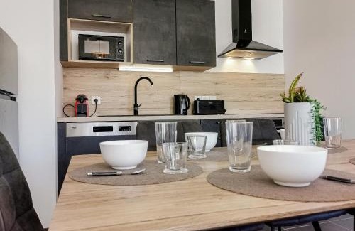Annecy Apartment | La Belle Vue - Garage Terrasse Wi-Fi Netflix Disney+