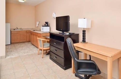 Girvin Hotel | La Bonita Inn And Suites