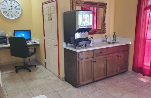Girvin Hotel | La Bonita Inn & Suites - McCamey