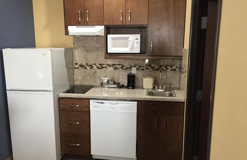 Crane Hotel | La Bonita Inn & Suites