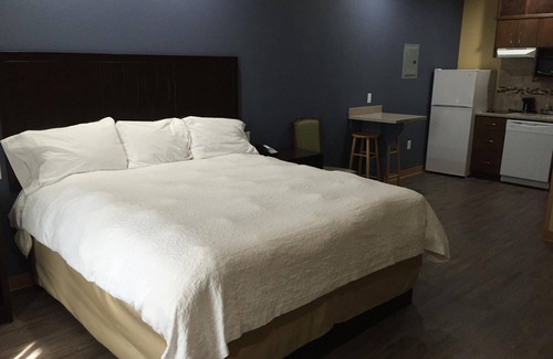 Crane Hotel | La Bonita Inn & Suites
