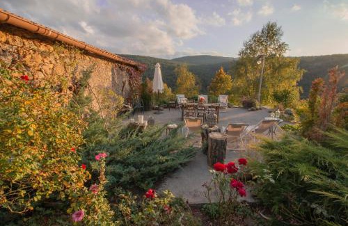 Les Valls d'Aguilar Villa | La Borda del Feu
