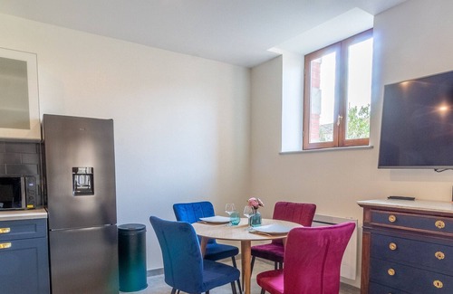 Jonzac Apartment | LA BUANDERIE - Large two-bedroom apartment, luxurious appointments!