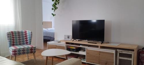 Aviles Apartment | La cámara secreta de BelNi