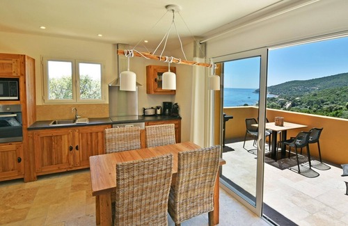 Tarcu House | La Côte Bleue