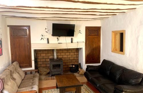 La Iruela House | La Cabieda - Junto al Río Cañamares - ideal para grupos y familias