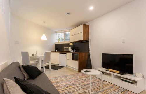 Pointe-Saint-Charles House | La Cachette Montreal
