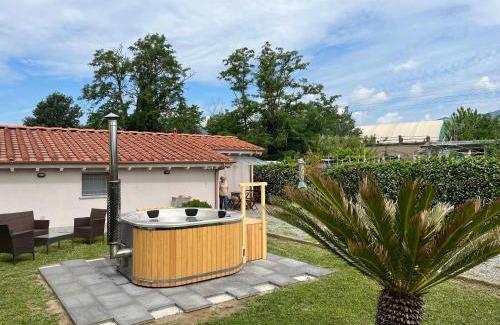 Massa e Cozzile House | La Camelia