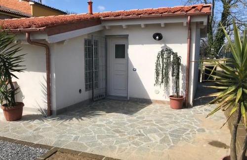 Massa e Cozzile House | La Camelia