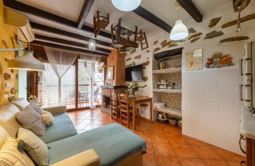 Laroya House | La Casa Al Revés