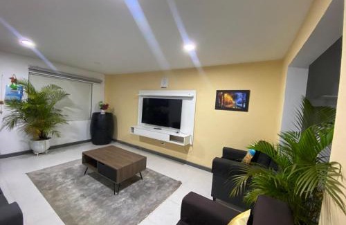 Guayabal House | La Casa Amarilla