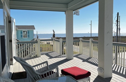 Crystal Beach House | La Casa Bonita: 2 BR, 2 BA House in Crystal beach, Sleeps 8