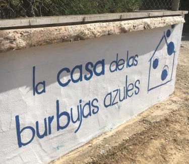Caspe House | La Casa de Las Burbujas Azules