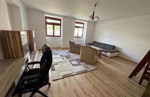 Veszpremfajsz House | La Casa De Nido-Tágas családias apartman 6 főig, kerttel