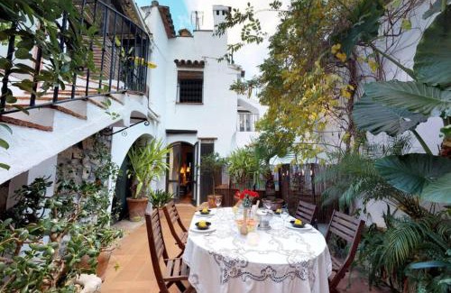 Jimena de la Frontera House | La casa del piano - Beautiful 18th century house with courtyard & pool