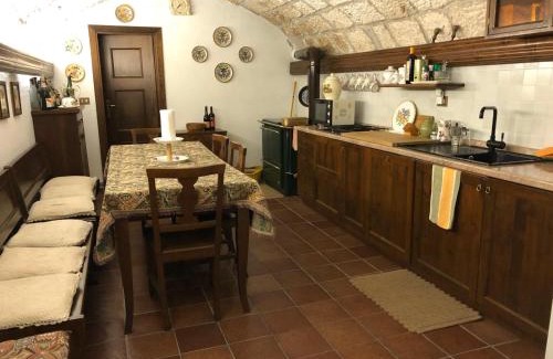 Sant'Eufemia a Maiella House | La casa della sirena