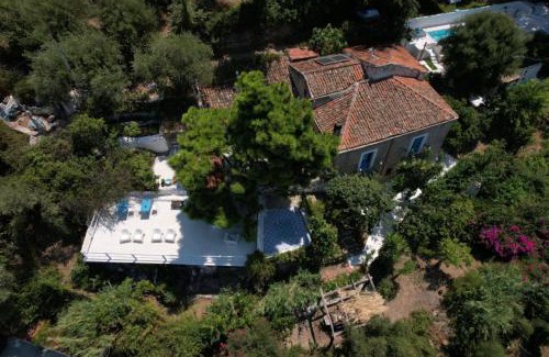 Capo d'Orlando House | La Casa del Nespolo - Exclusive Country Suites - Seaview Pool & Self Check-in