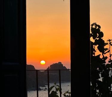 Capo d'Orlando House | La Casa del Nespolo - Exclusive Country Suites - Seaview Pool & Self Check-in