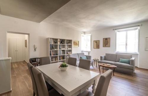 Porciano Apartment | La casa del pittore Squillantini suite