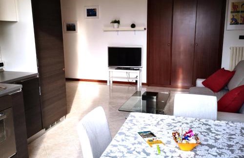 Arcore Apartment | La Casa di Sabasan - Station 350m - Wifi e Parking Free
