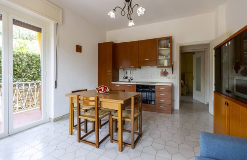 Cipressa Apartment | La Casa di Sara Trilocale con con giardino privato